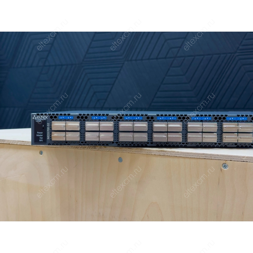 Коммутатор Eltex MES5700-32: 32 порта 400G QSFP56-DD, 2 порта 10G SFP+